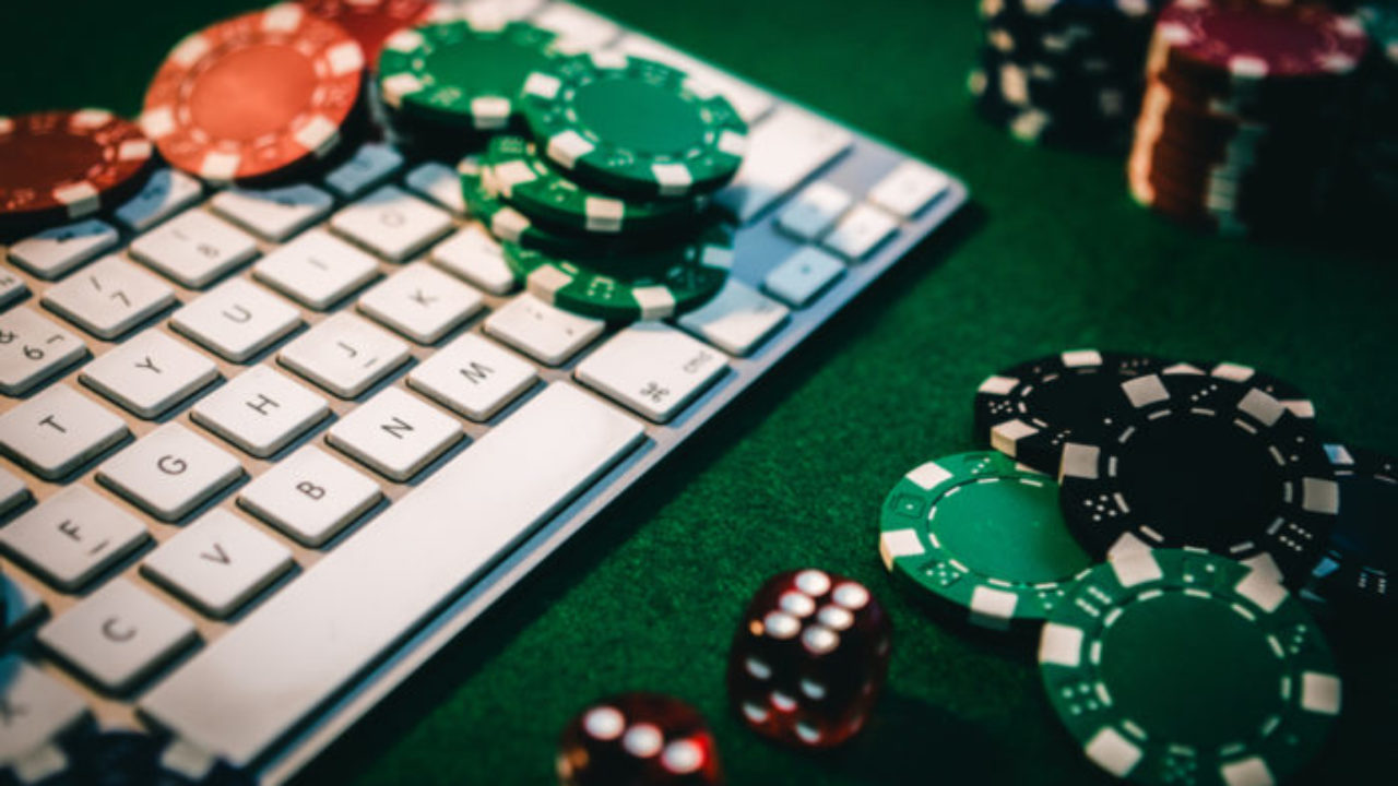 The Advantages of Playing Poker Online