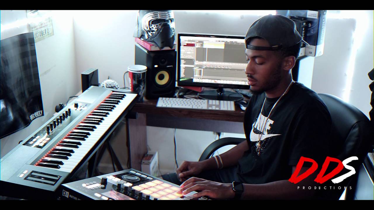 Piano Hip Hop Beat Making Using Native Instruments Maschine! - YouTube